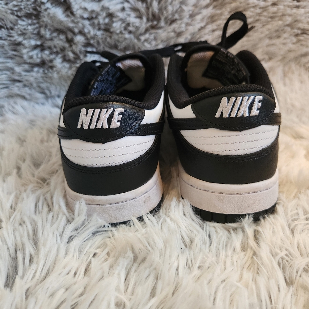 Nike Panda Dunks Low - Picture 8 of 10